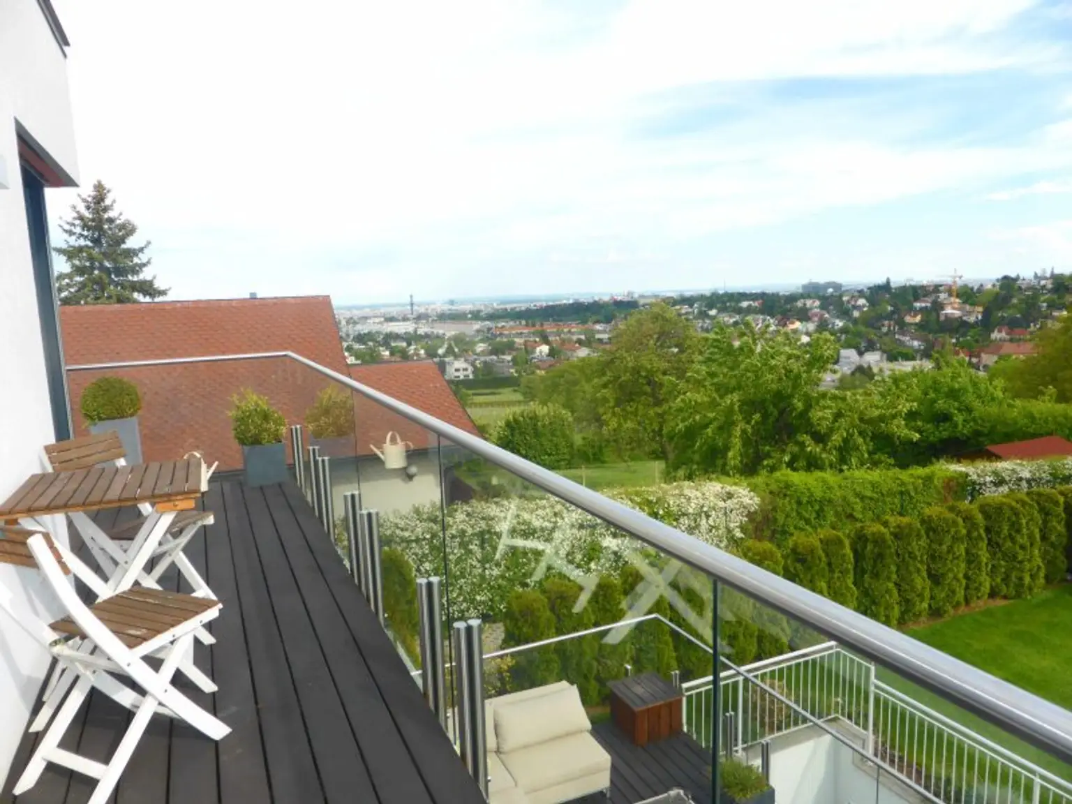 LUXUS-KLEINGARTENHAUS IM ALLEINEIGENTUM MIT WUNDERSCHÖNEM BLICK AM HACKENBERG