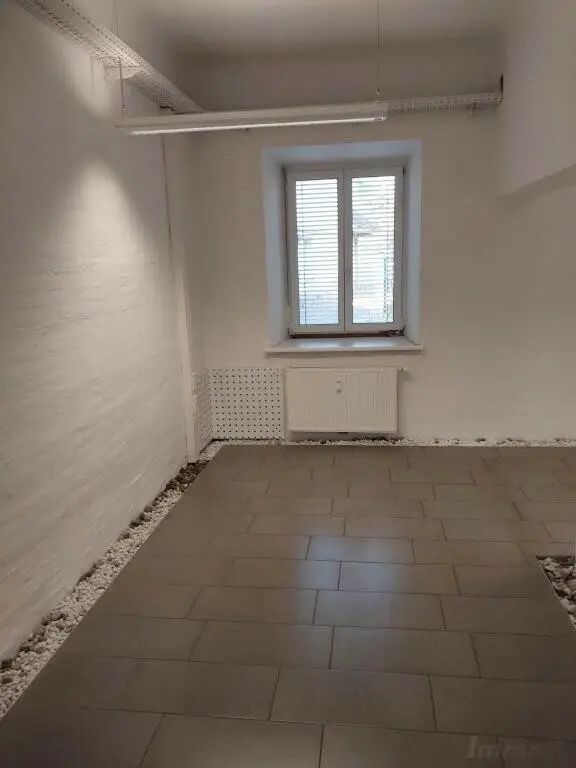 Vielseitige Geschäftsräumlichkeiten in der Leonhardstraße für Ärzte/Therapeuten, Verkauf, Büro zu vermieten!