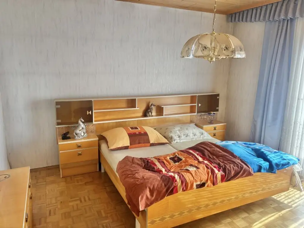 ** CHARMANTES ORIGINAL **  Olbendorf - gepflegter Vierkanthof in Ortslage mit ca. 1470 m2 Eigengrund !!