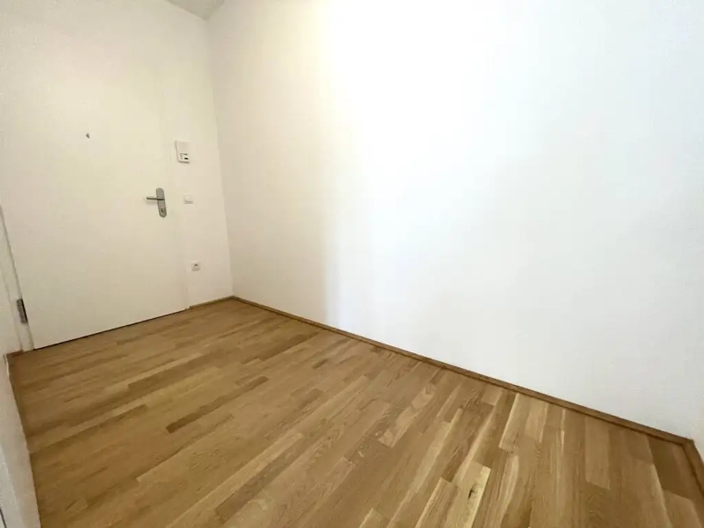 Wunderbare 2-Zimmer Wohnung in ruhiger Lage mit Blick über die Skyline! Ab 01.11