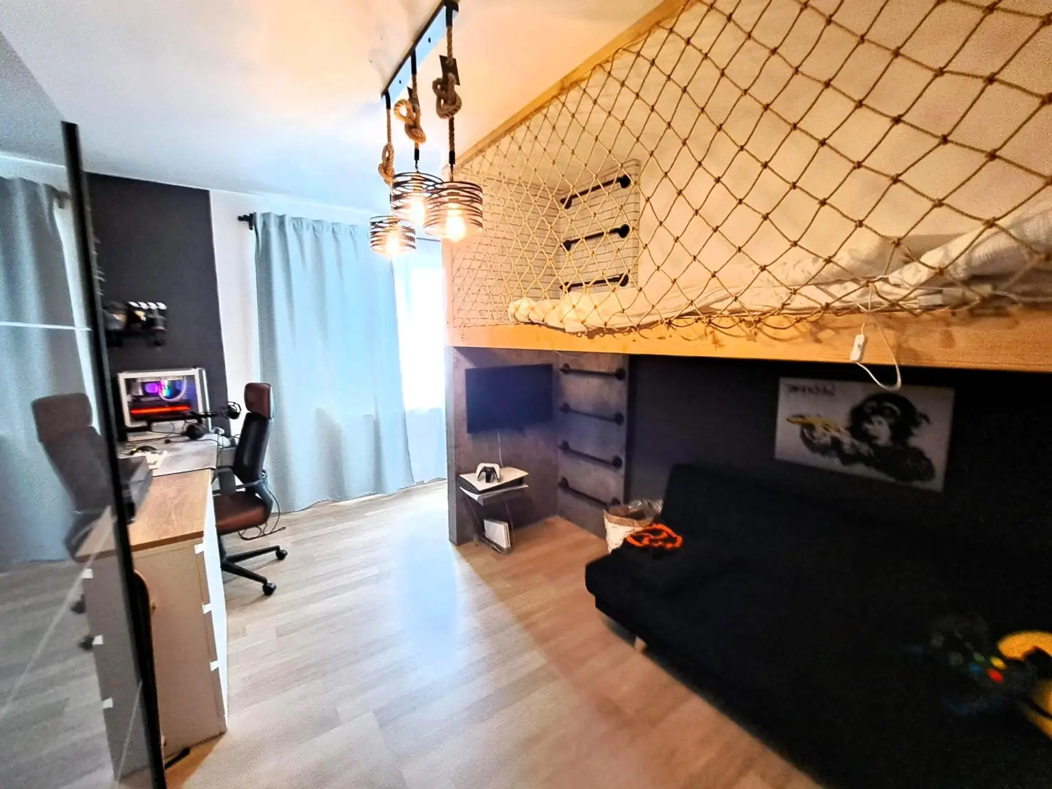 Wohnjuwel mit 2 Wohnungen (ca. 290 m² Wfl.), 2 Terrassen, Gartenareal mit Pool & Poolhaus - Neuzeug