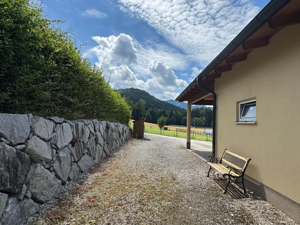 Bungalow mit Einliegerwohnung und großem Grundstück in sonniger Lage!