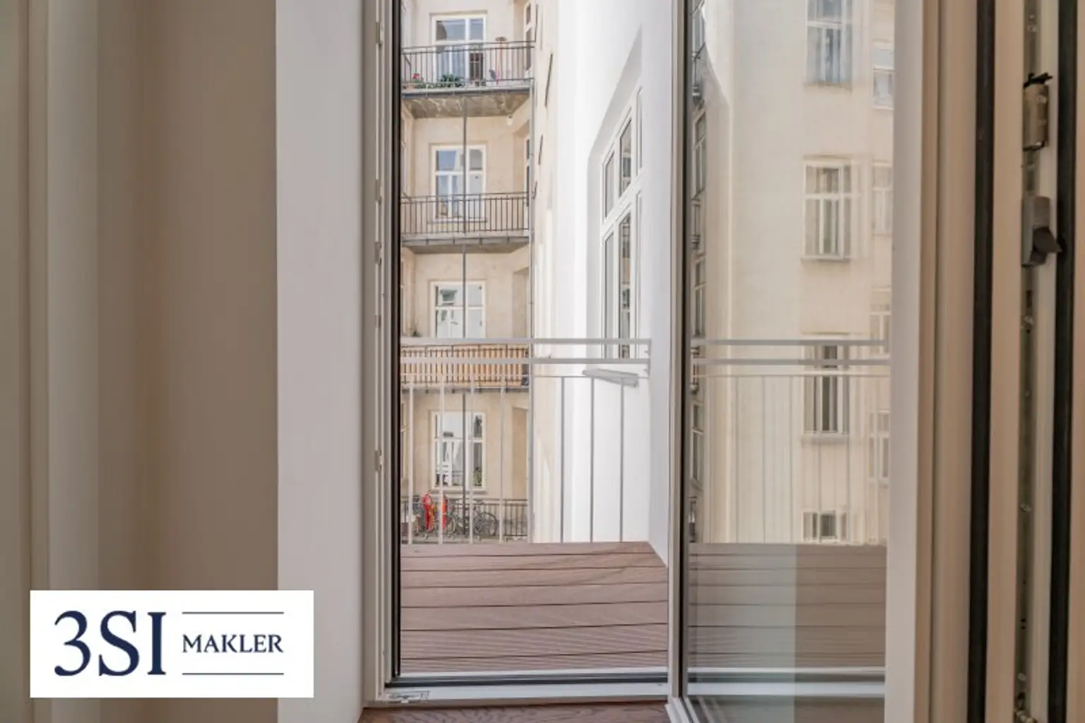 Wunderschöne Stilaltbauwohnung mit Loggia – perfekt für Paare und Familien
