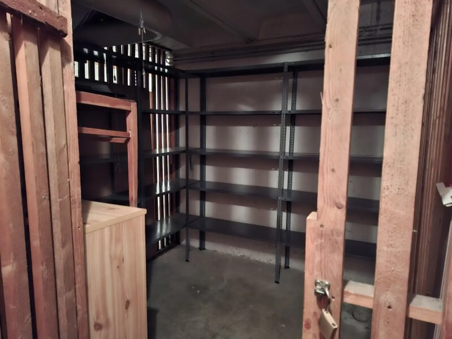 GEMÜTLICHE und HELLE  4 Zimmer-WOHNUNG - LOGGIA -LIFT