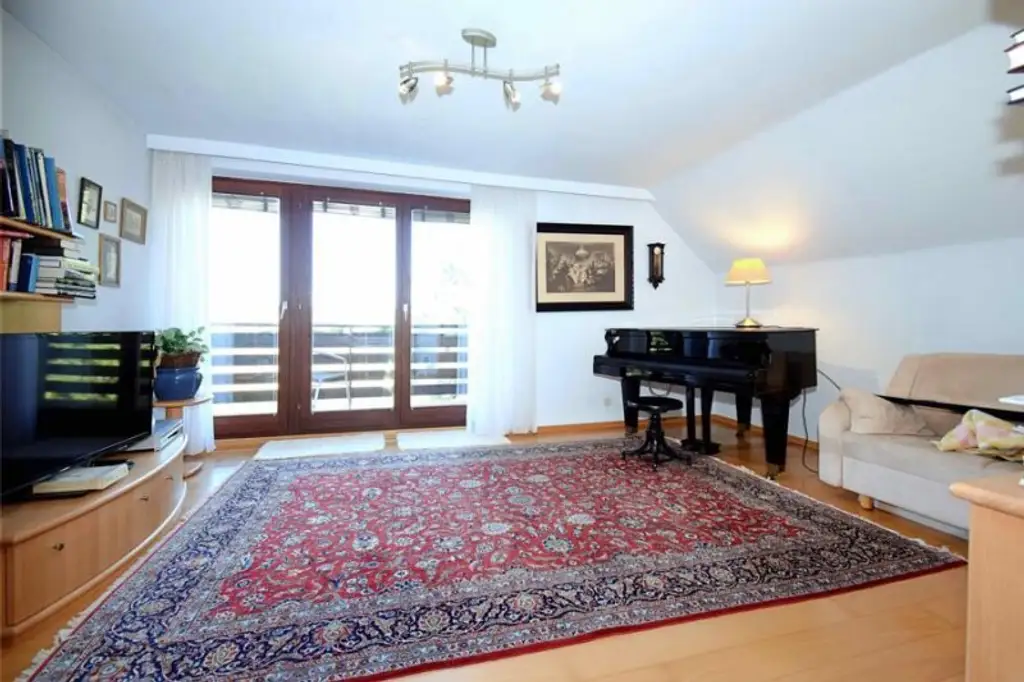 Exklusives Traum-Anwesen mit Naturteich und Gästehaus