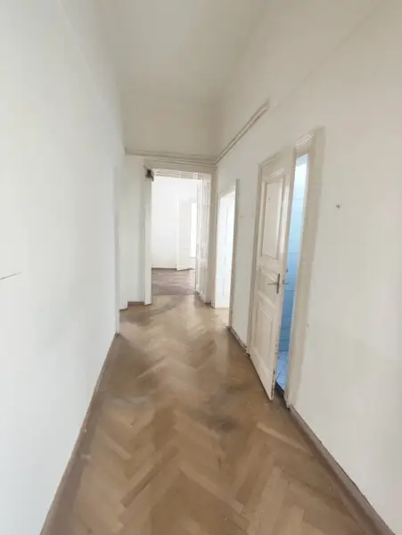 Hörlgasse! Großzügige Altbauwohnung zum selbst gestalten im 3. Liftstock in zentraler Citylage!