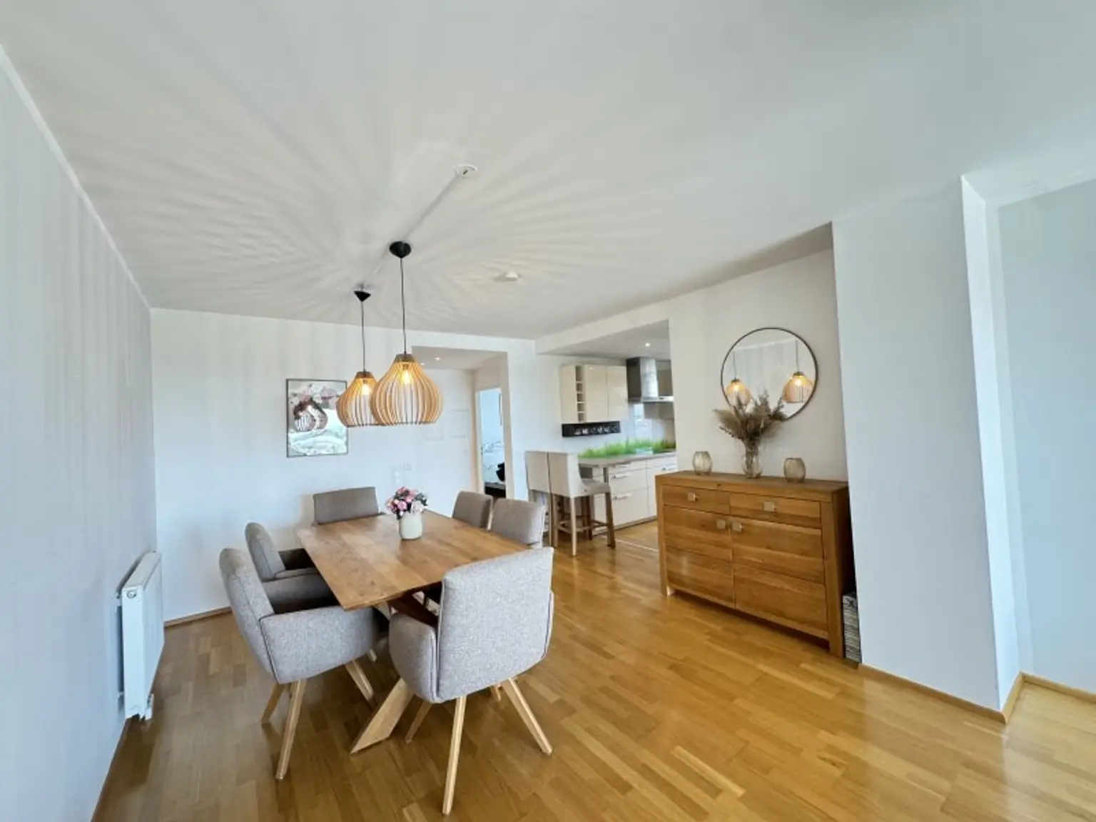 OPEN HOUSE-Besichtigung mit Einzelterminen, am Samstag, den 09.08.2025, ab 10:00 Uhr! Möblierte Vierzimmerwohnung mit großzügiger Loggia,Fernblick inkl. Garagenplatz im Herzen von Stadlau