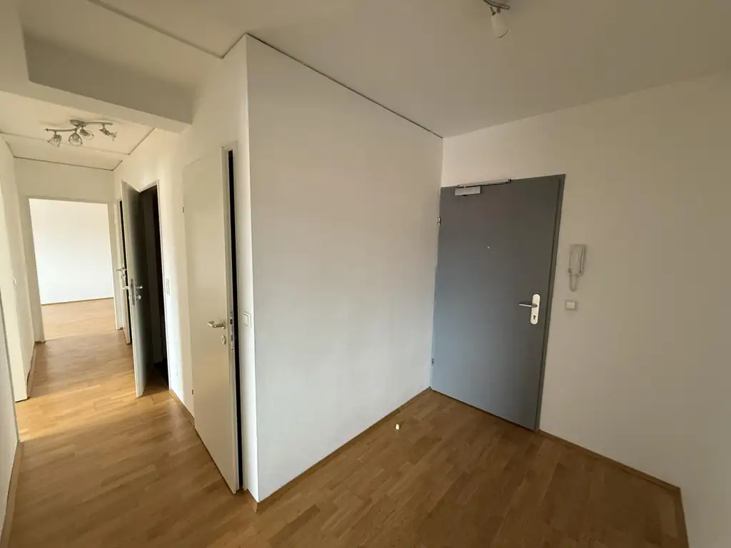ZENTRALE LAGE! 2er WG taugliche Altbau Wohnung ++Videorundgang++