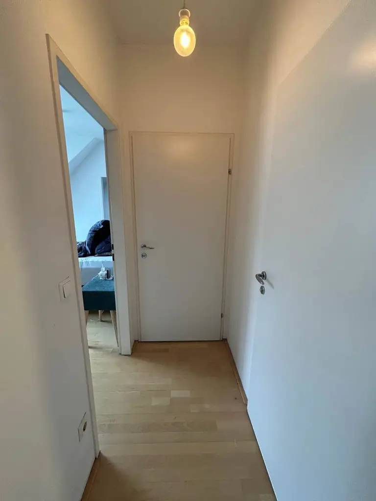 Geräumige 2-Zimmer-Wohnung im Dachgeschoss mit hofseitiger Terrasse