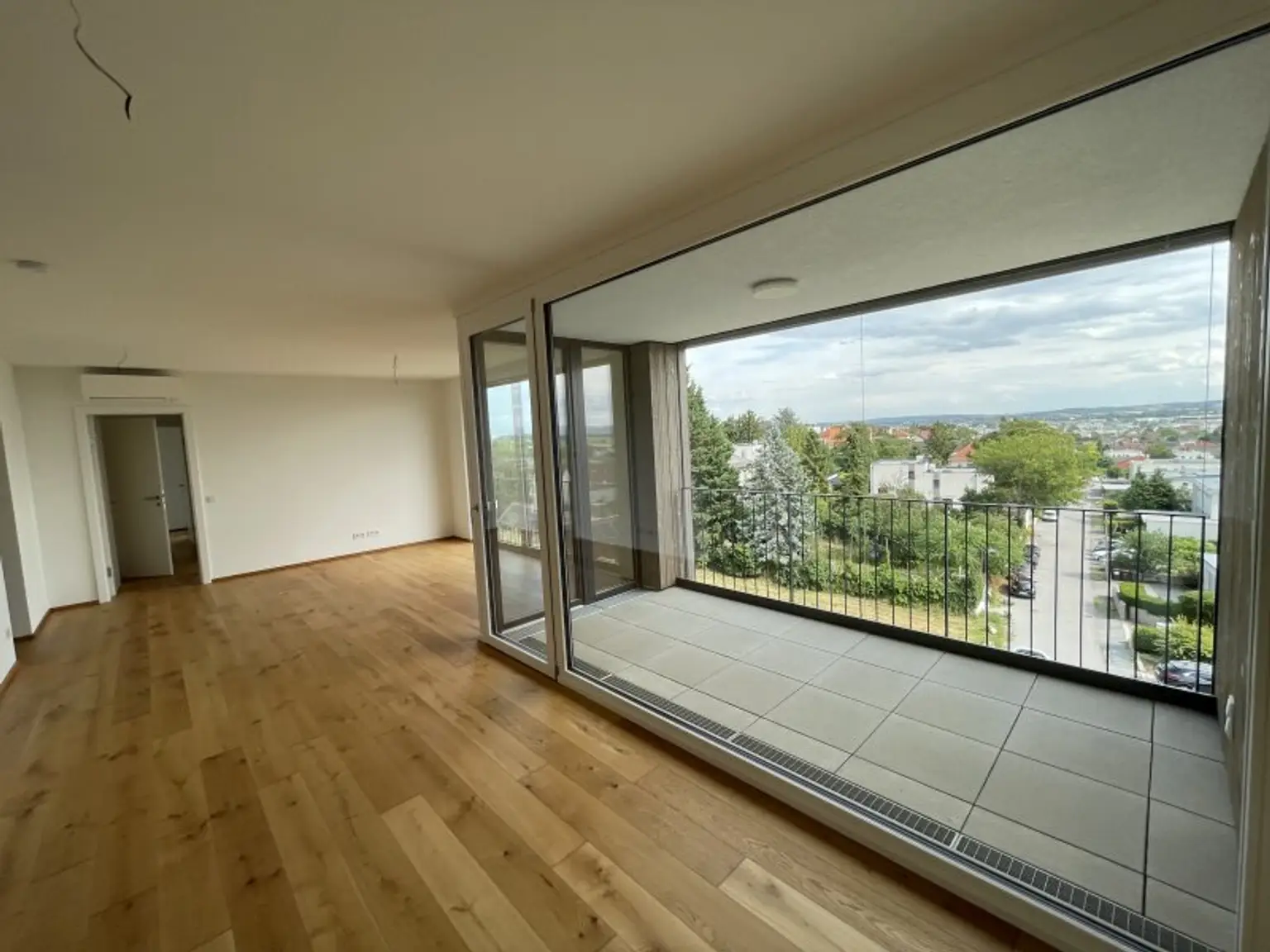 ERSTBEZUG -- TOP-WOHNUNG IM SCHLOSSQUARTIER EISENSTADT -- 2 x LOGGIA -- KLIMA -- GARAGE -- FERNBLICK!