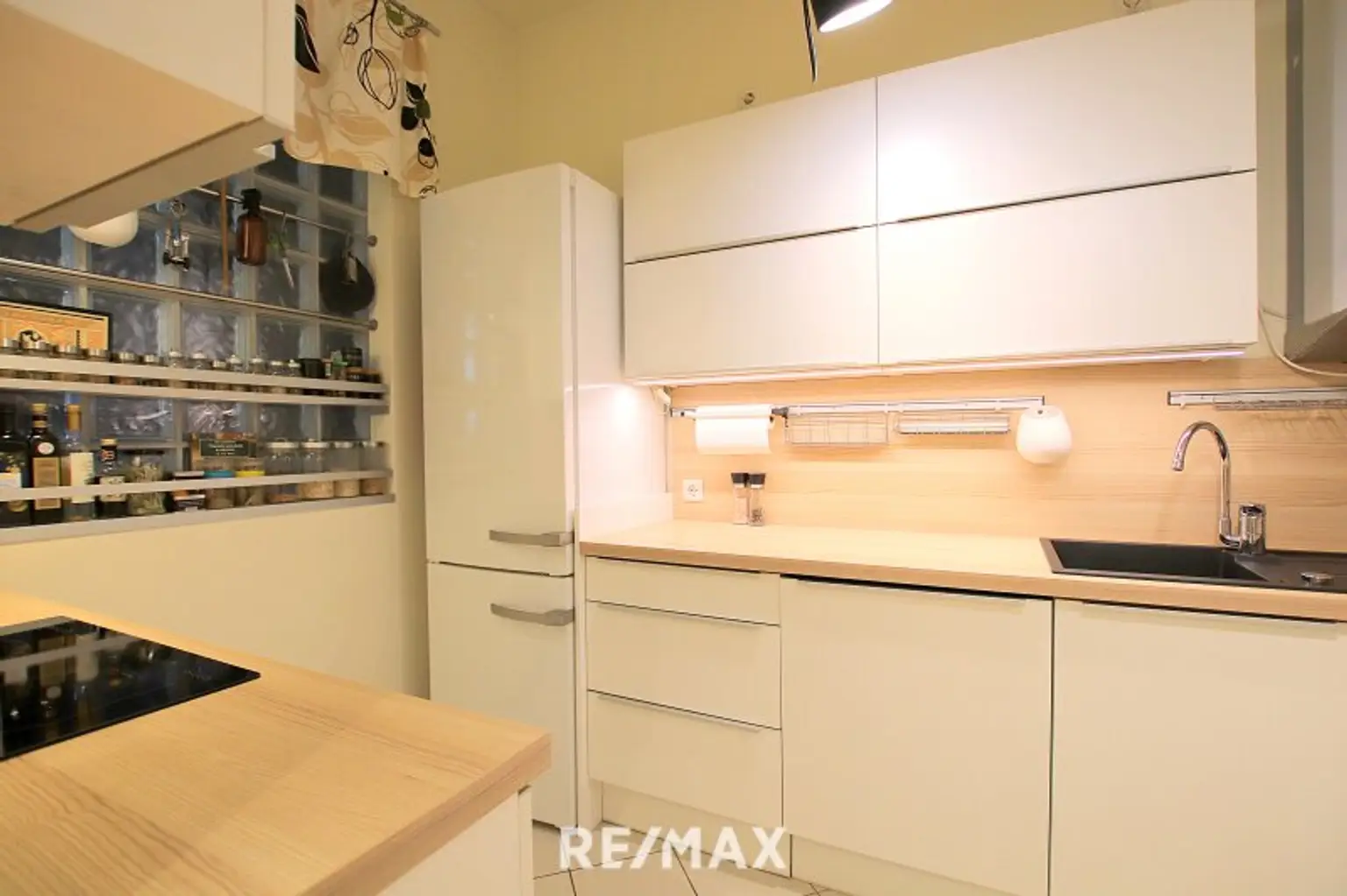 Wunderschöne Altbauwohnung - 2 Zimmer mit perfektem Grundriss, barrierefrei!