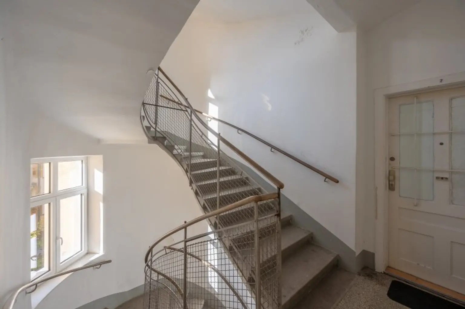 ++NEU++ 3-Zimmer Altbau-Wohnung (sanierungsbedürftig) mit viel Potenzial!