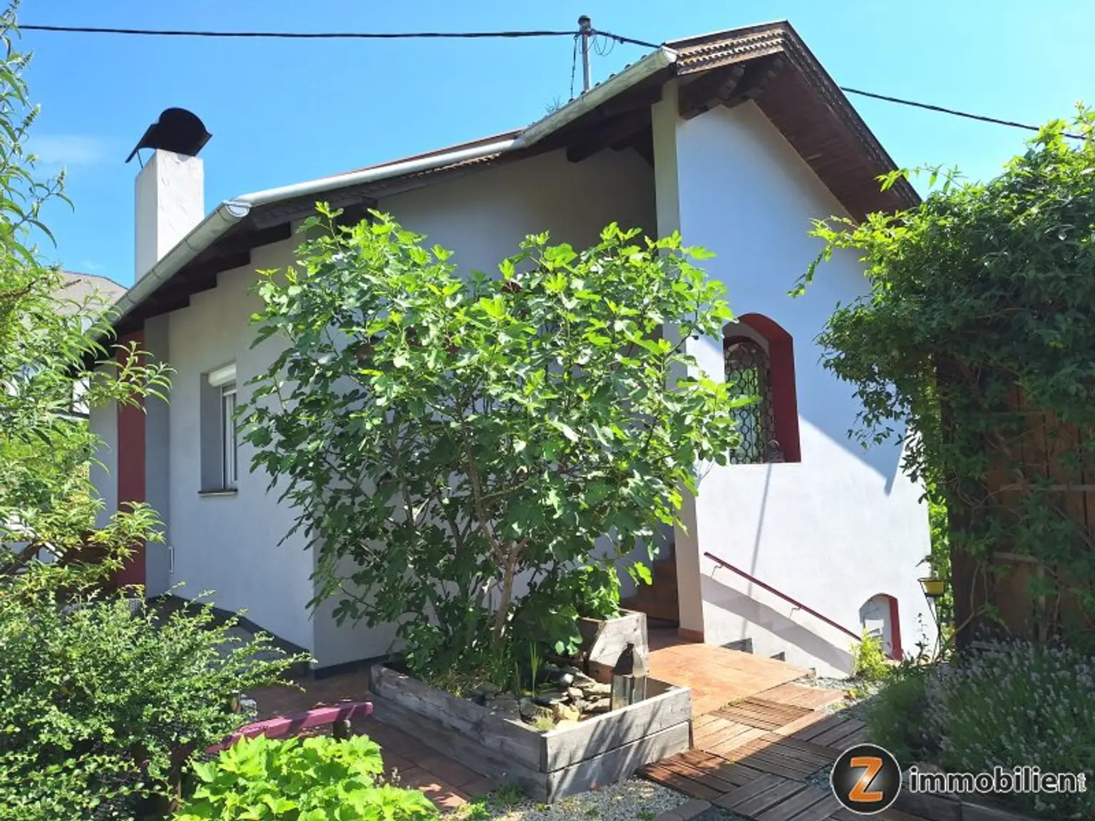 Gepflegtes Landhaus mit Naturgarten zum Sofortbezug