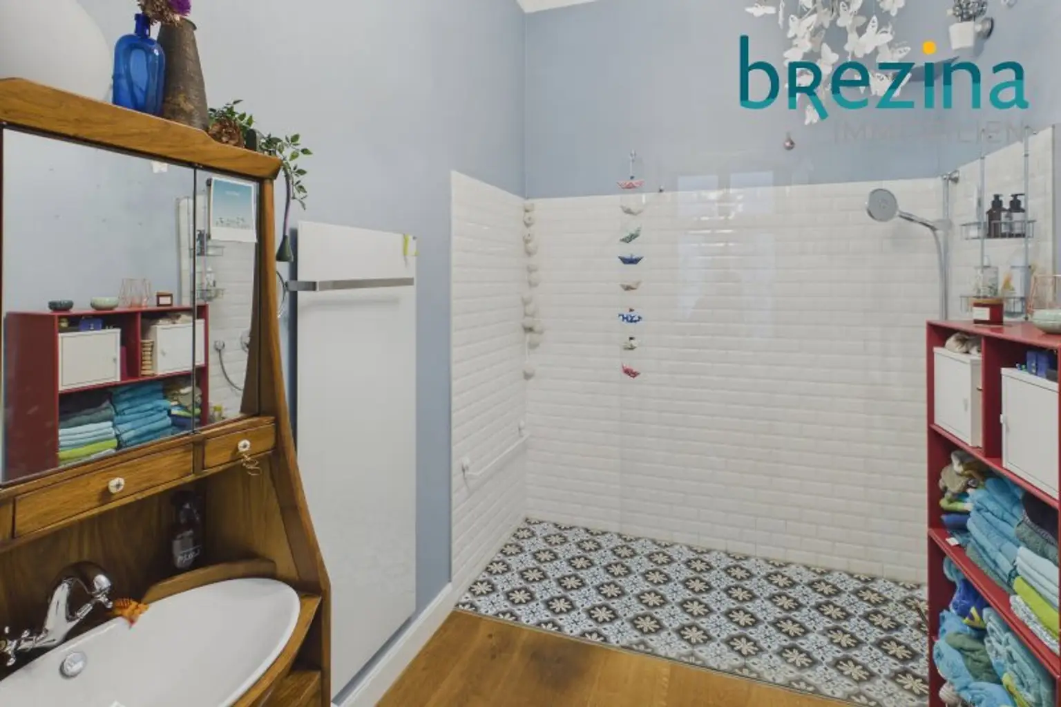 Badezimmer mit Dusche