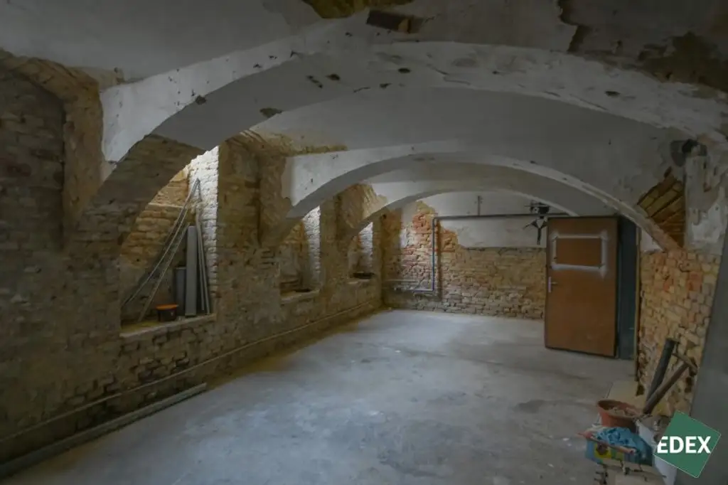 Souterrain-Lager im 16. Bezirk