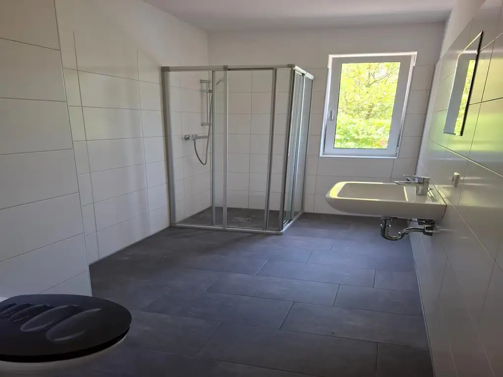 2-Zimmer-Wohnung mit Terrasse/Eigengarten und Tiefgaragenparkplatz