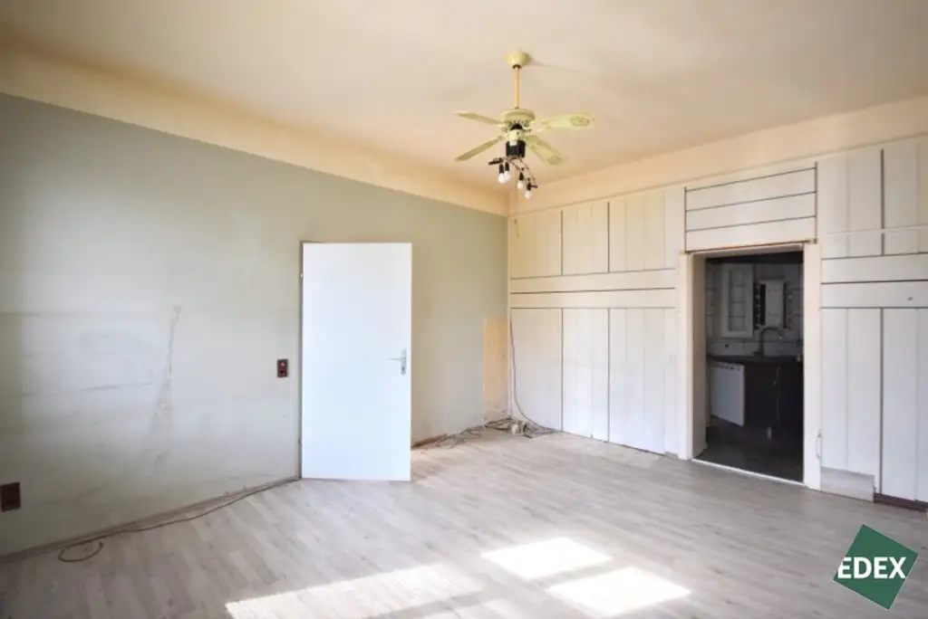 Altbauwohnung mit 56 m² zum Sanieren – ruhige Lage in Favoriten