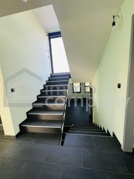 Stilvolles Haus in einer Landhausstadt. 10 Minuten nach Wien.