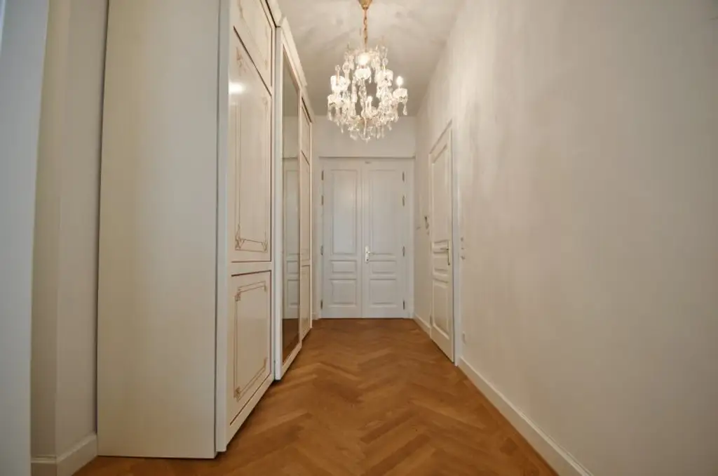 Charmante Stilaltbauwohnung im Servitenviertel – Eleganz & Ruhe in Bestlage