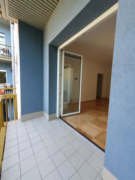 Westseitige Balkonwohnung mit toller Raumanordnung in Hofruhelage