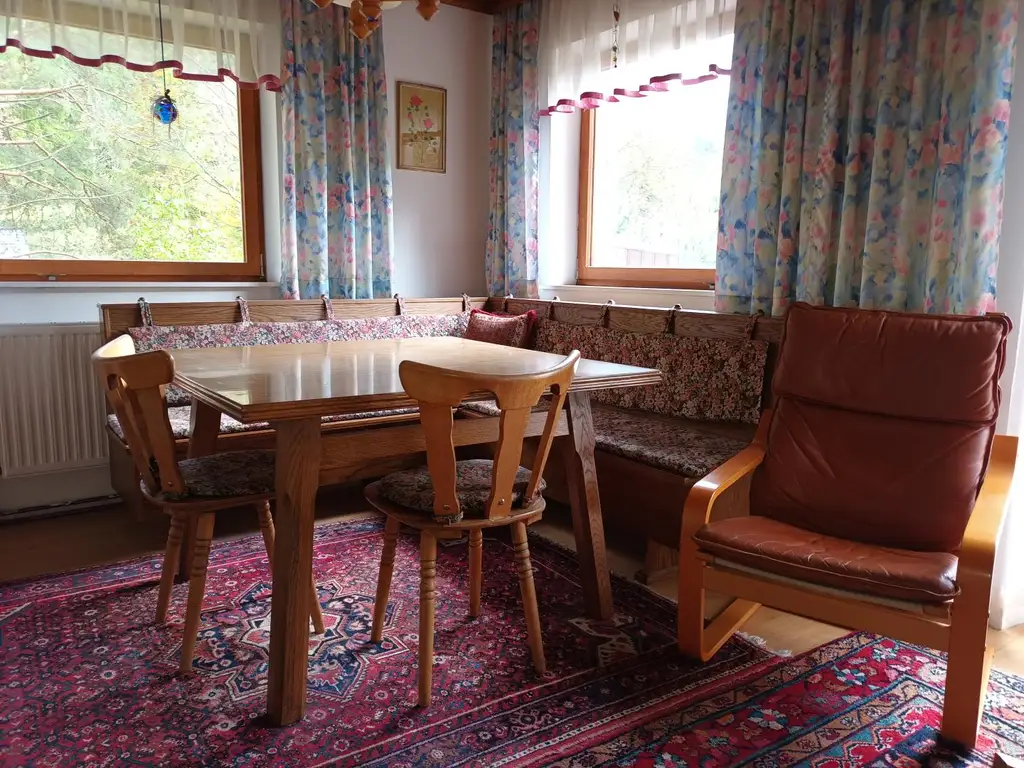 Solides Wohnhaus mit Potenzial in ruhiger Waldrandlage