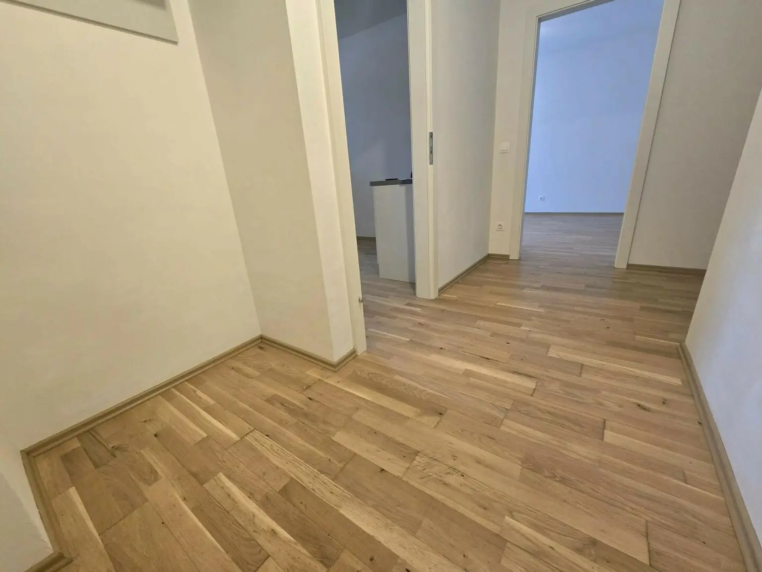 Wunderschöne Wohnung mit Balkon und TG - Hofseite!