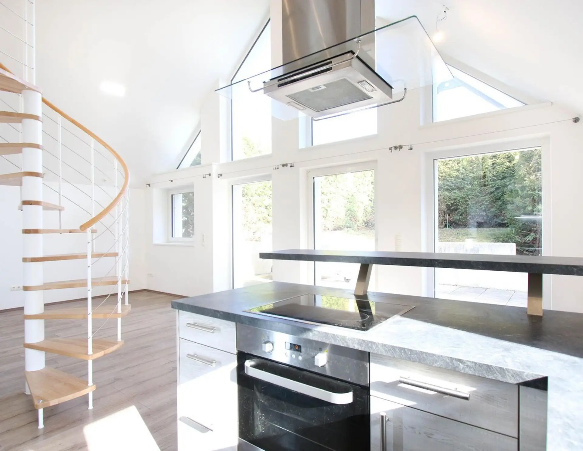 NEU - Grünlage - Designer Loft mit Galerie und Garten