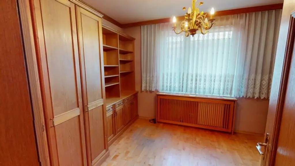 Einfamilienhaus in ruhiger Siedlungslage mit großem Garten (Pachtgrund)