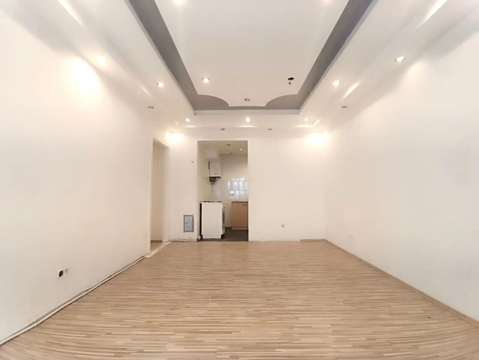 Sanierungsbedürftige 1-Zimmer Wohnung im Erdgeschoss! Küche separat! Nähe Parkanlage Familienplatz & U3 Ottakring!