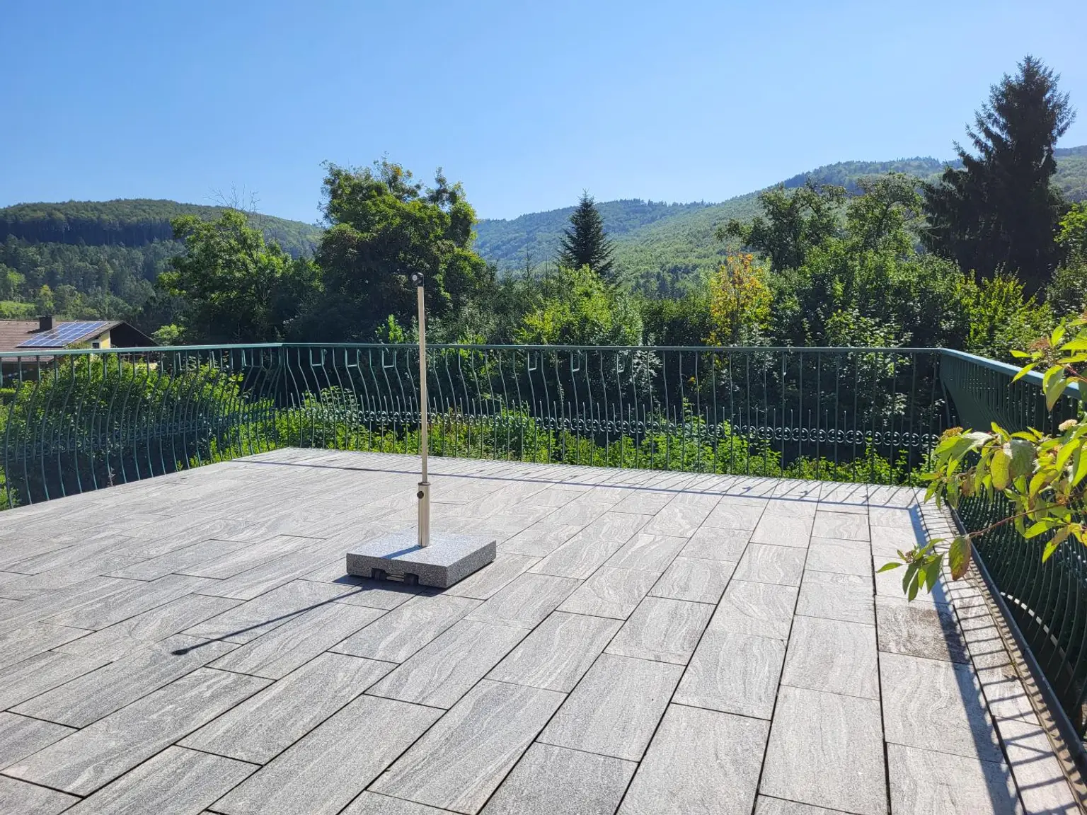 GEPFLEGTES EINFAMILIENHAUS IN ABSOLUTER RUHELAGE