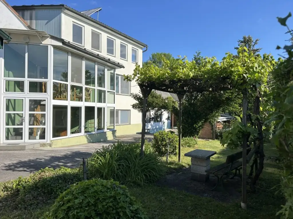 +++Charmantes Mehrfamilienhaus mit weitläufigem Naturgarten und vielseitigen Nutzungsmöglichkeiten!+++