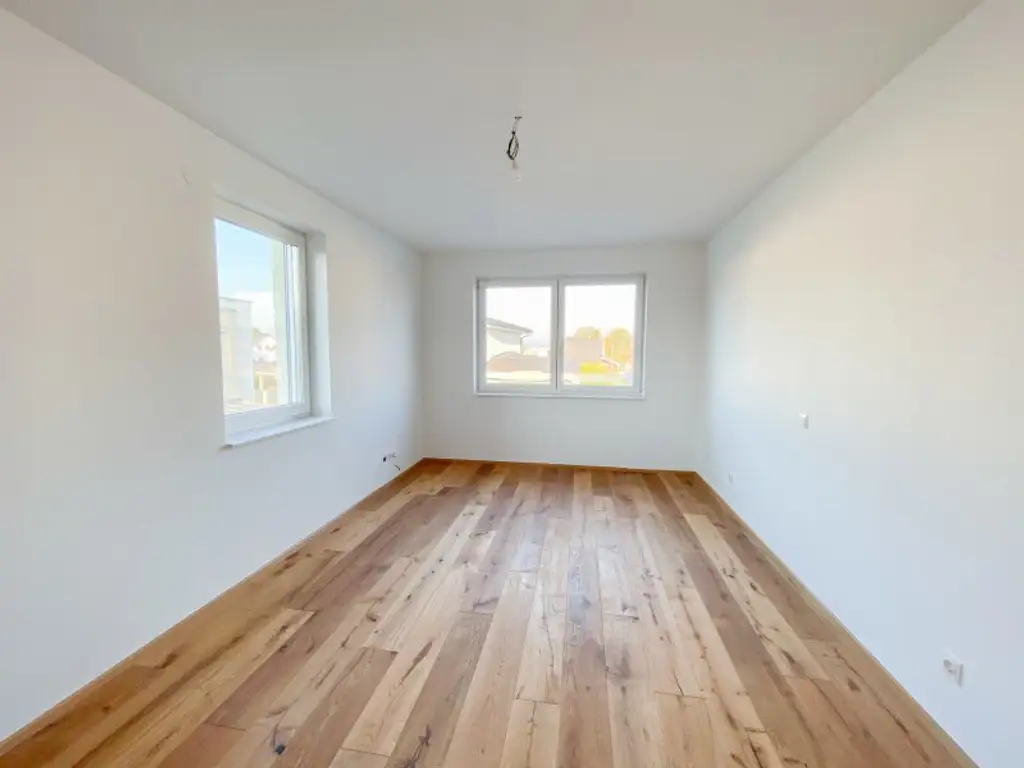 119 m2 Wohnfläche, 4 Zimmer, Doppelhaushälfte mit 93 m2 Garten in Mitterndorf, in ruhiger Wohnhausanlage!