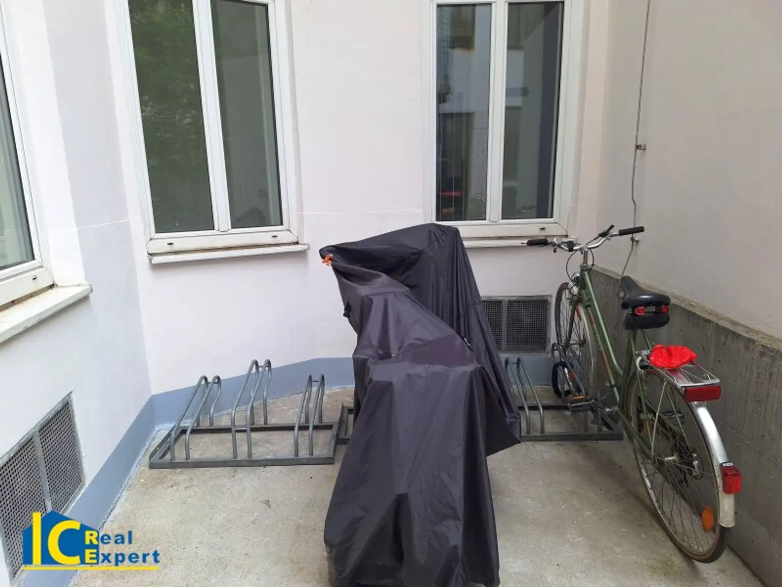 Fahrradabstellbereich im versperrten Innenhof