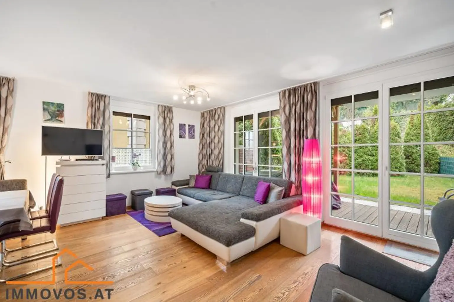 Wohnbereich mit Terrasse und Gartenzugang