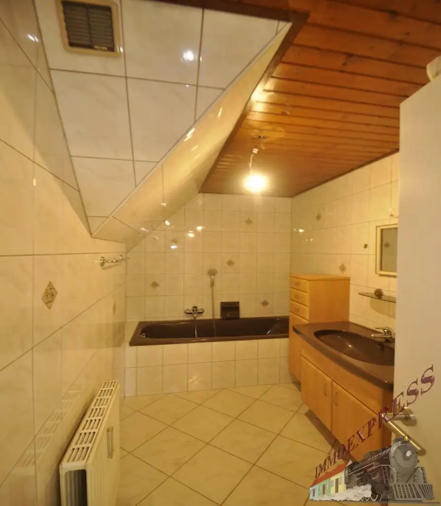 Exklusive Dachterrassenwohnung mit Tiefgarage und bester Fernsicht in der Nähe des Bühl Centers