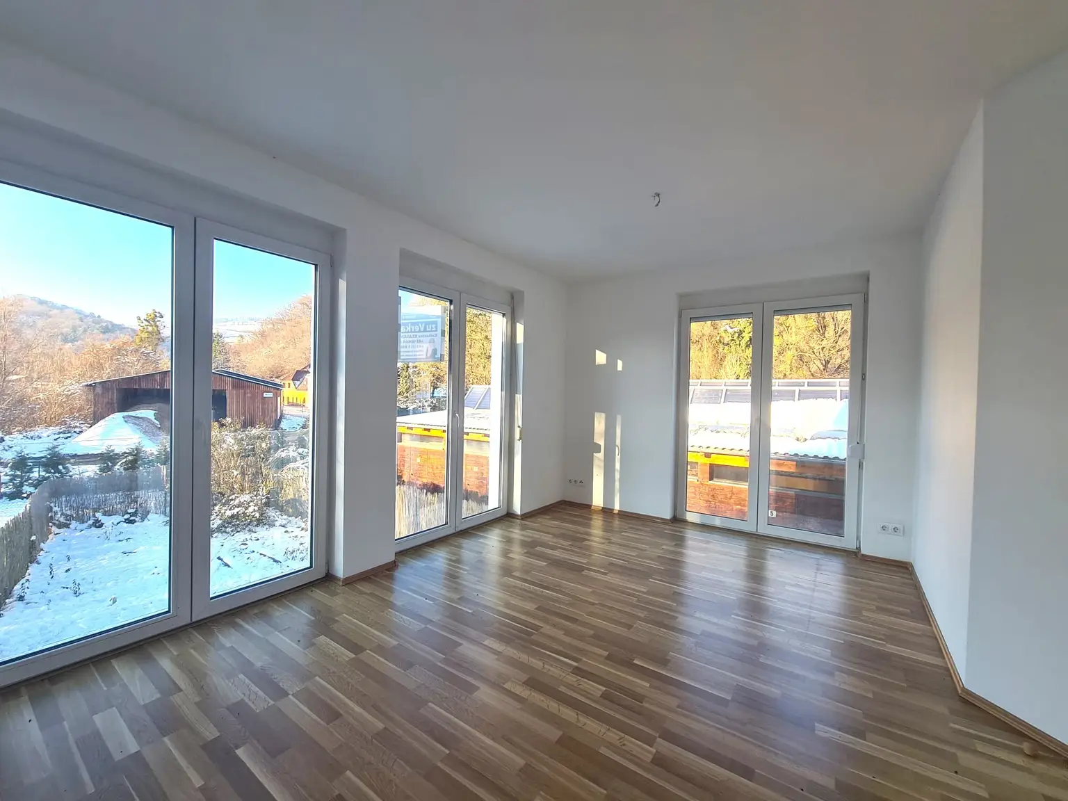 Wundeschöne Maisonettenwohnung mit Dachterrasse, Garten und Carport!