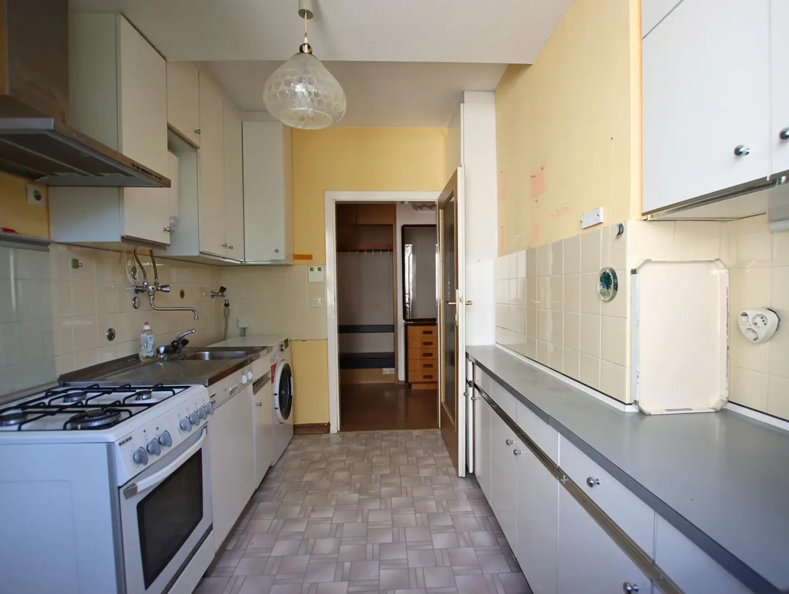 NEUER PREIS! 3 Zimmer Wohnung im Stadtzentrum mit Potential zu kaufen!
