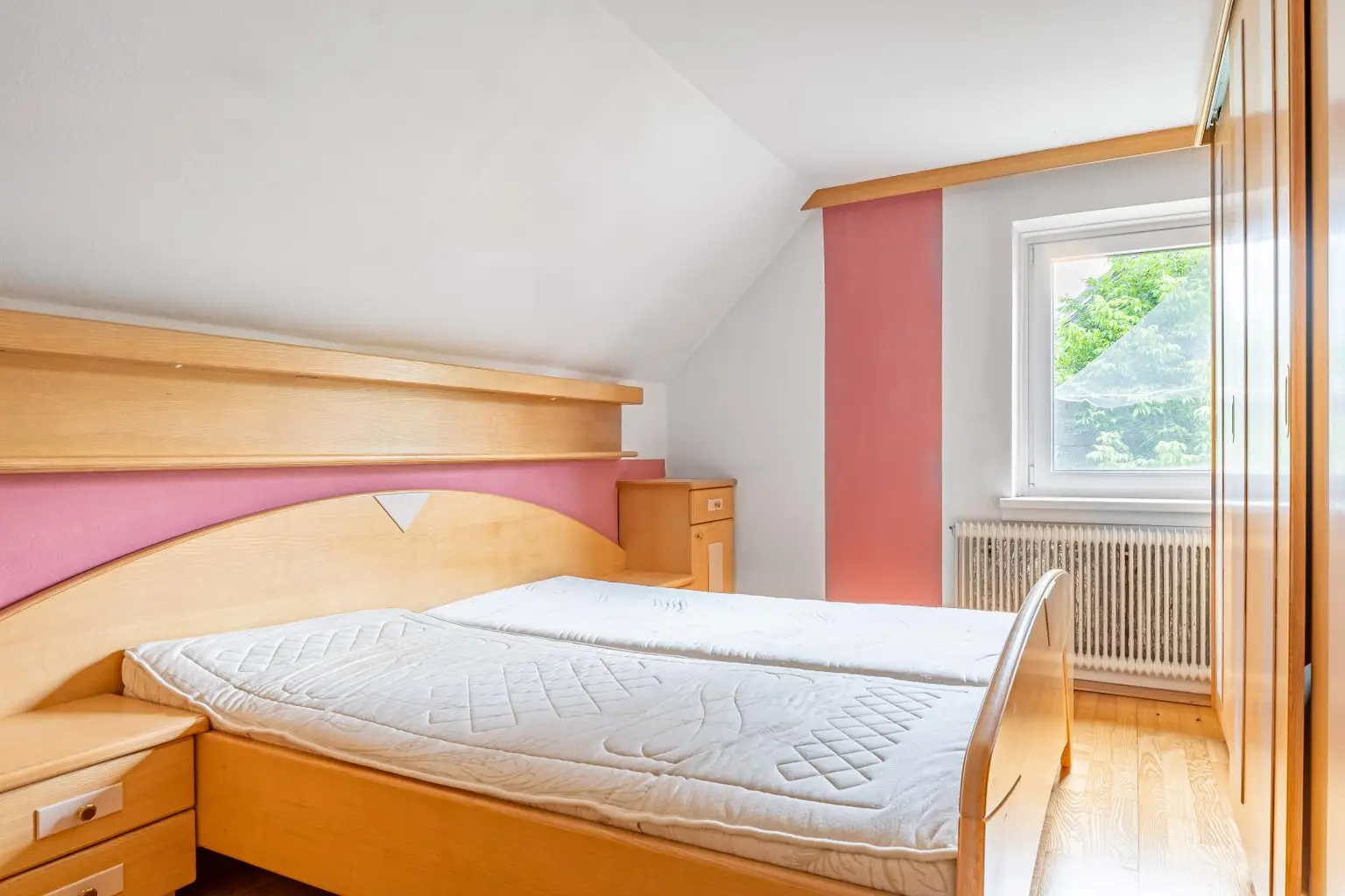 Einfamilienhaus mit Nebengebäuden und großem Grundstück Nähe Enns