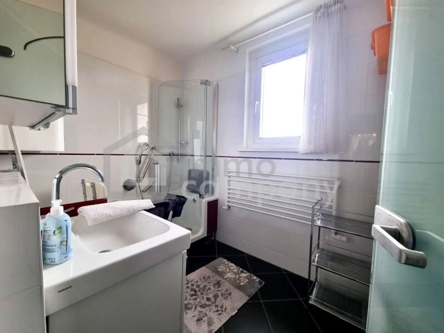TOP-LAGE NAHE ROTER BERG!! Ruhig gelegene, lichtdurchflutete FAMILIENWOHNUNG – Auch trennbar!