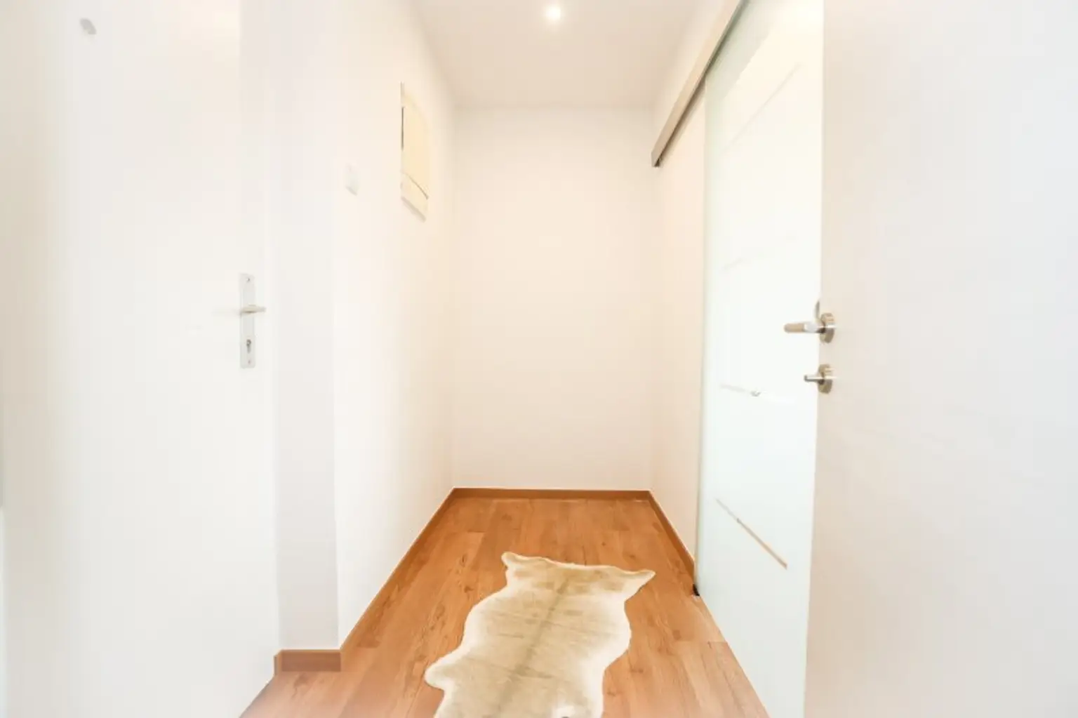 !! WOW !! I TOP-GRUNDRISS I BALKON I BADEWANNE I MODERN SANIERT I OFFENE KÜCHE I 4. STOCK MIT LIFT I HAUSTIERE WILLKOMMEN I PROJEKT WOHNEN I