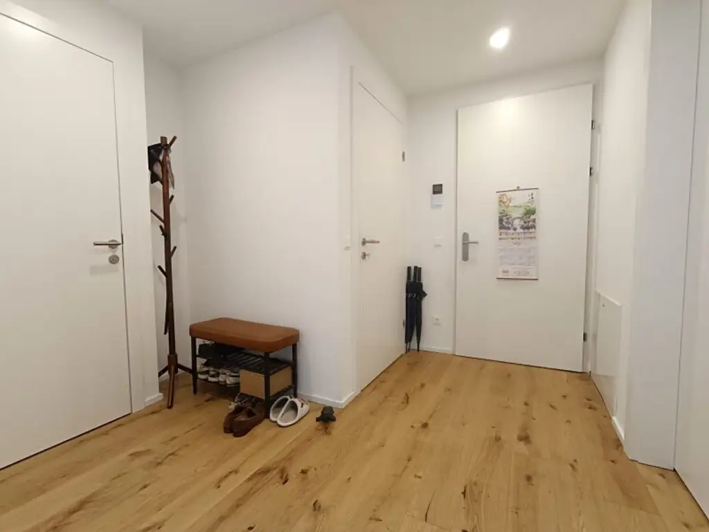 Moderne Dachgeschoss-Wohnung mit Freifläche! 2 Zimmer! Nähe U4 Pilgramgasse!