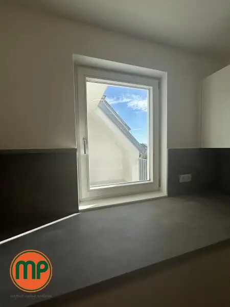 Neubau-Highlight: lichtdurchflutete 3-Zimmer-Dachwohnung mit Loggia