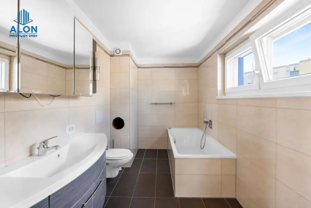 EXKLUSIVES WOHNHAUS | WOHNTRAUM | GROSSER GARTEN MIT WHIRLPOOL & SAUNA