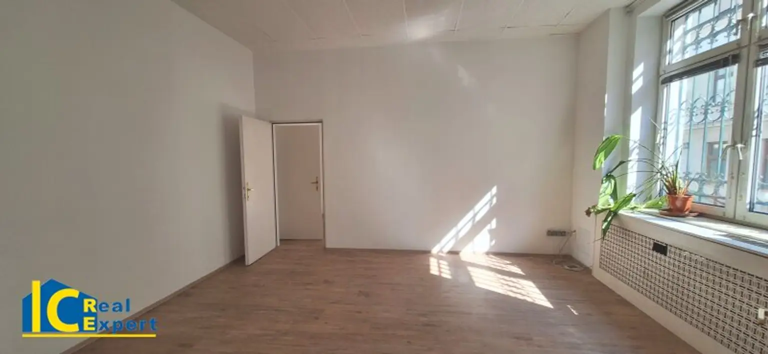 Großer Büroraum