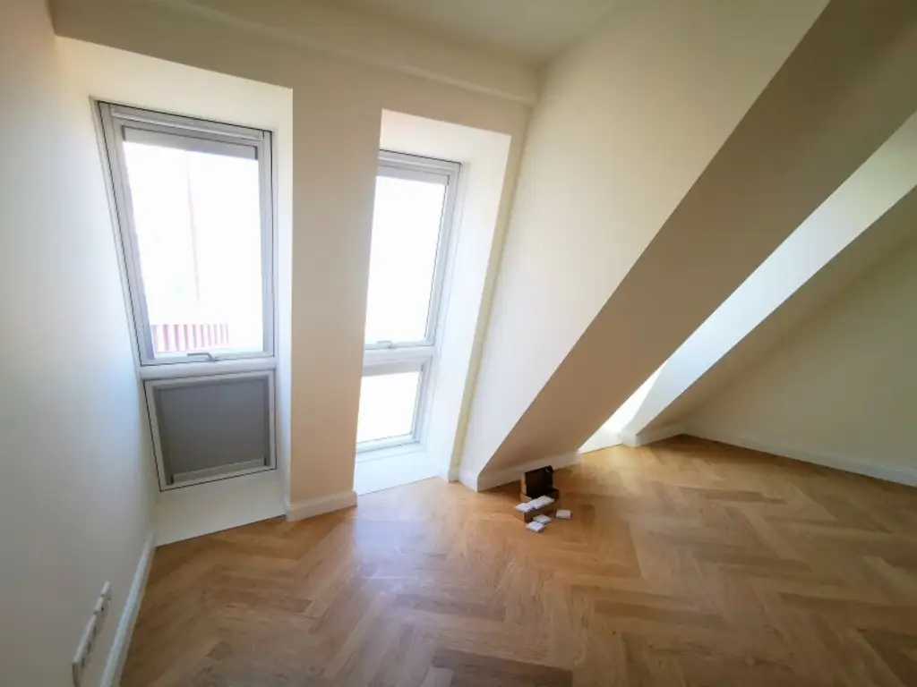 URANIA: 3 Zimmer mit hofseitiger Terrasse in Ruhelage: Luxus pur in Citynähe