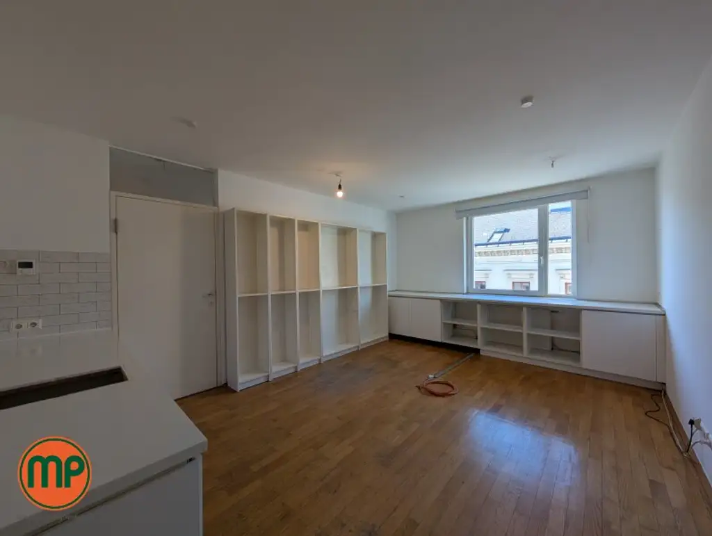 NUR FÜR ÄRZTE: Patientenpotential trifft Top-Anbindung: Ihre Praxis direkt an der U6