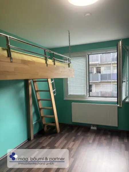 Elegante, neue 4 Zimmerwohnung mit grossartigem Balkon und Grünblick