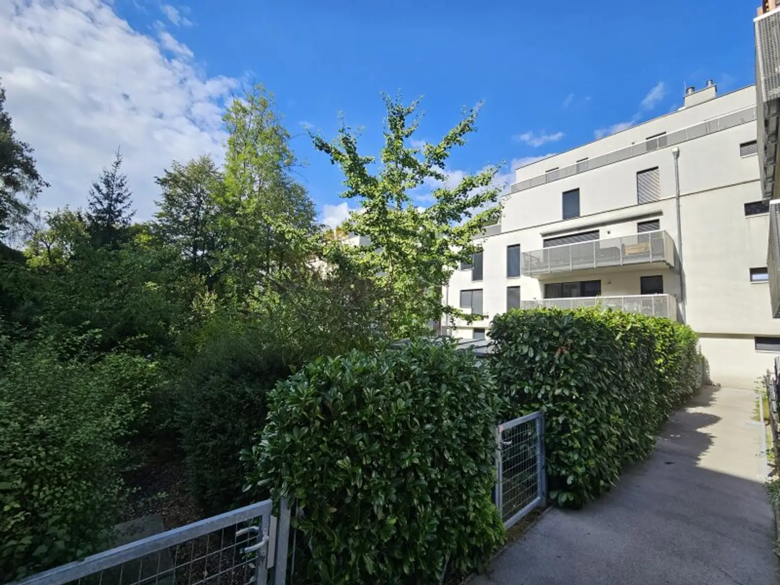 NEUWALDEGG - Gepflegter Neubau mit Balkon