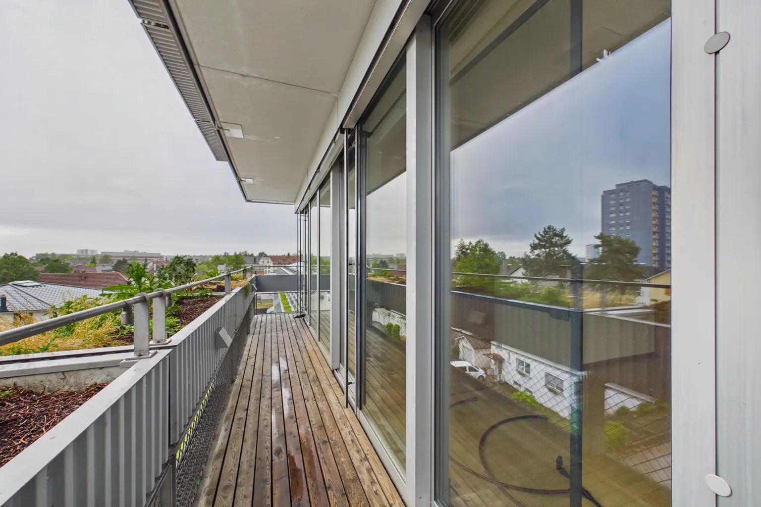 Helle 2 Zimmer mit großem Balkon