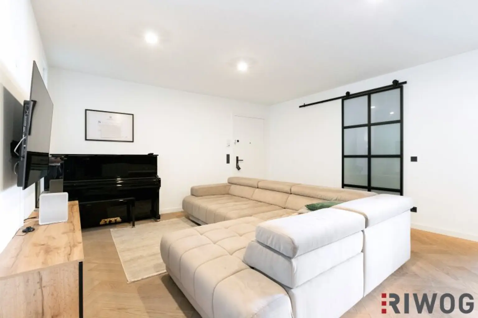 Altbau-Chic im Dachgeschoss | 3-Zimmer Balkonwohnung mit Klimaanlage und Fußbodenheizung